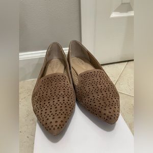 Alfani tan pointed flats size 5